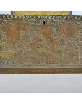 Coffret en Laiton Repoussé Décor Égypte