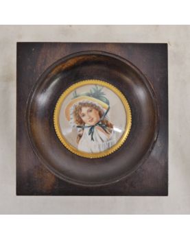 Miniature Encadrée Femme