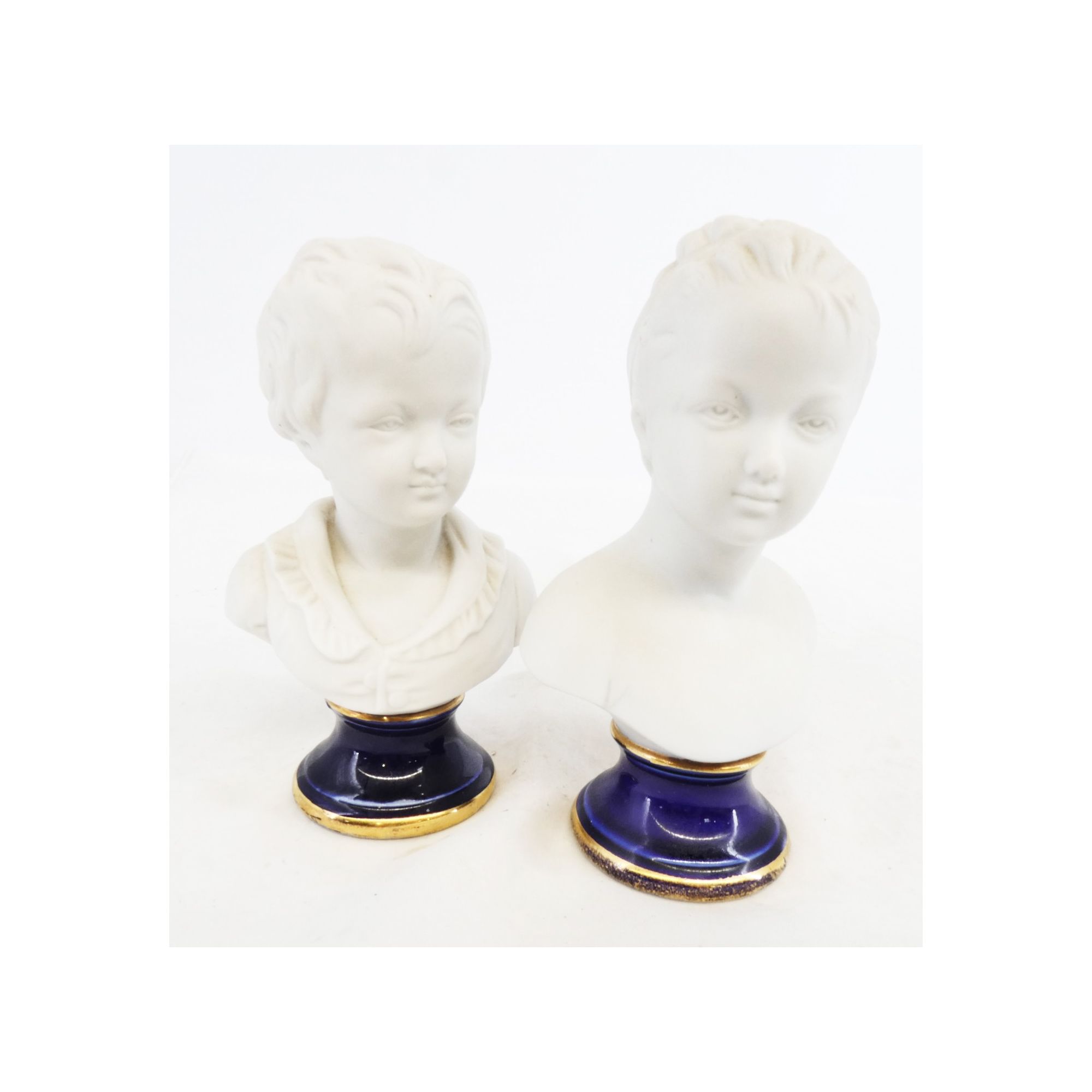 Paire de Petits Bustes Couple d’Enfants en Biscuit Paire de Petits Bustes Couple d’Enfants en Biscuit