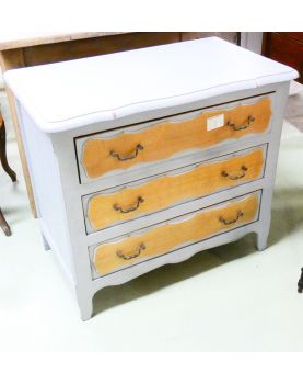 3 -drawer dresser