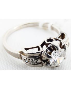 Platinum ring and small diamonds 3.78 grams Size 52