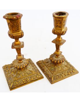 Paire de Petits Bougeoirs en Bronze